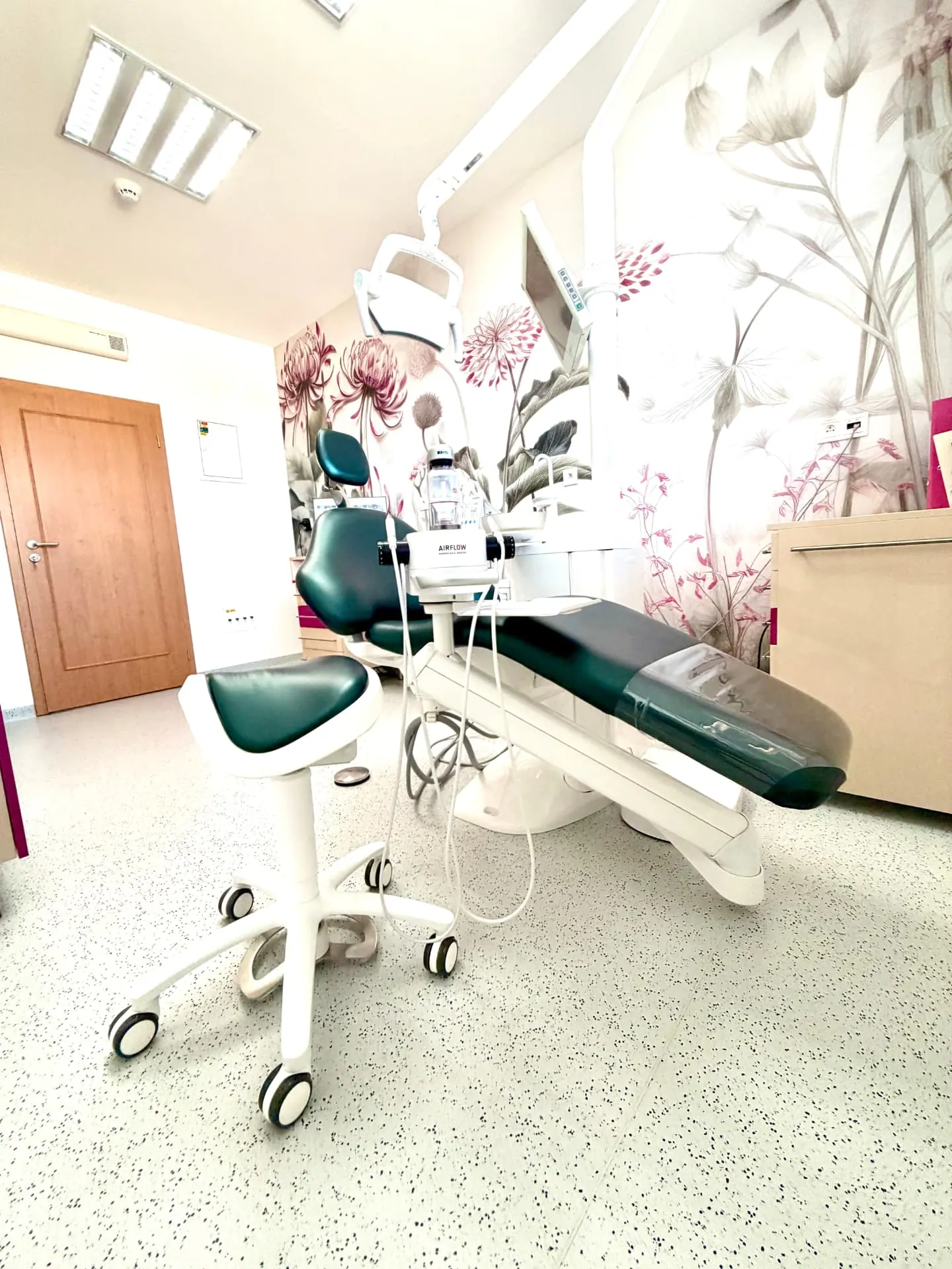 Ambulancia EMS GBT Lounge s ošetrovacou jednotkou a prístrojom AIRFLOW